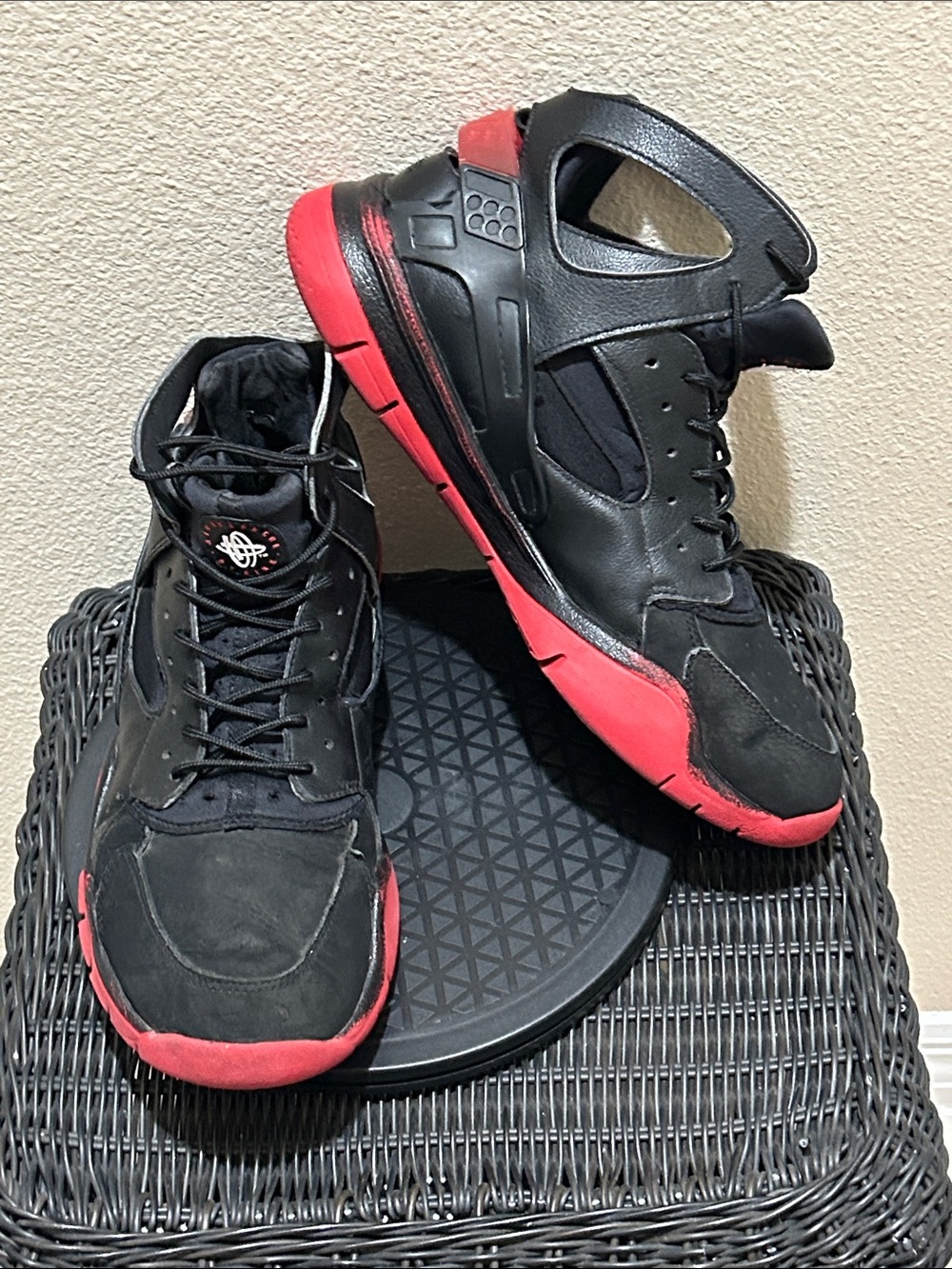 Nike Air Hurache BBall Black Sport Red 488954-006